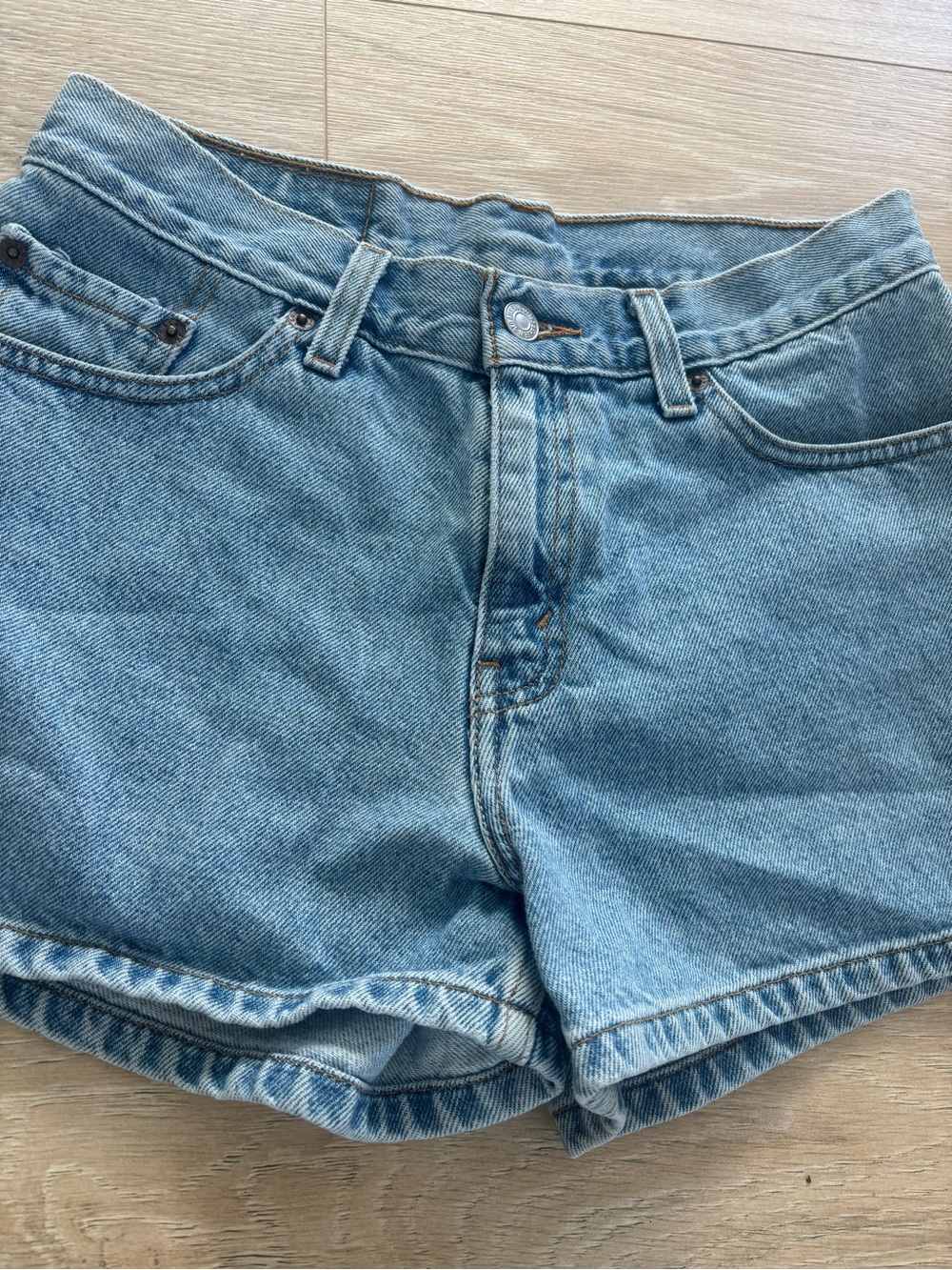 Levi's Vintage Y2K Light Blue High-Rise Mom Short Denim Shorts - Picture 2 of 6